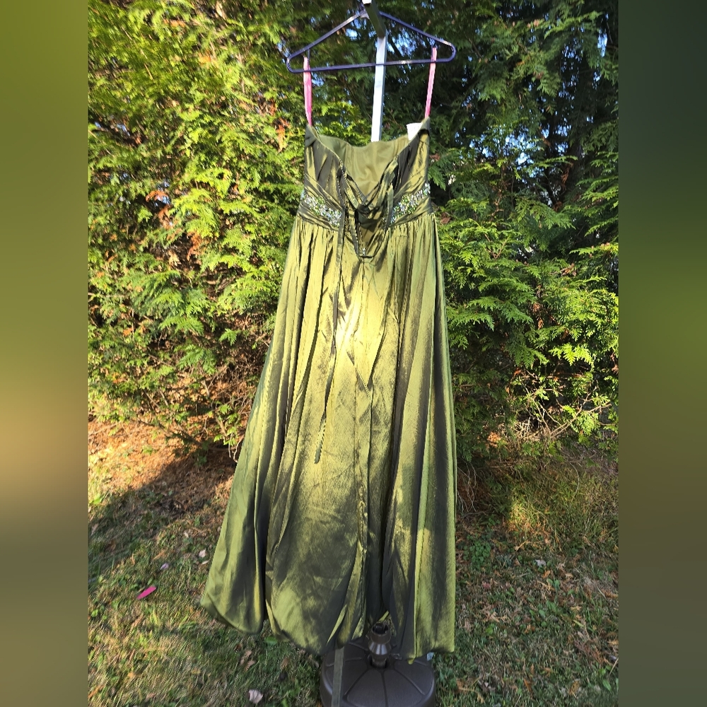 Flirt By MAGGIE SOTTERO Emerald Green XV Ball Gown Formal Dress  Size 10 - Picture 10 of 15